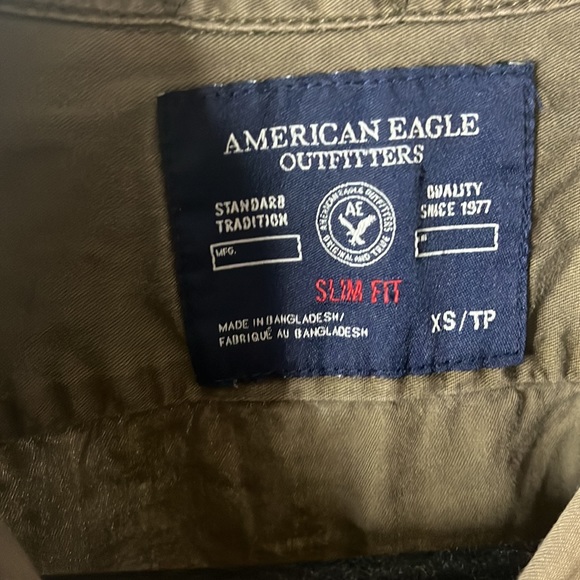 XS AEO button down shirt - Picture 3 of 4